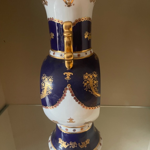 Vase - Picture 3 of 6